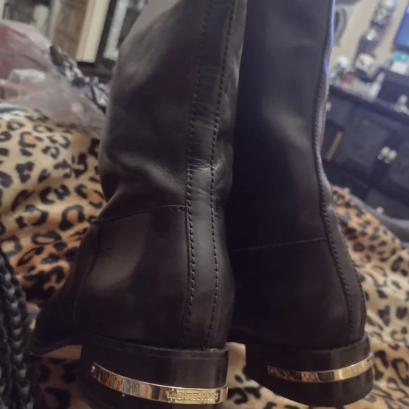 Black Leather Boots and Belt Set - Picture 5 of 12